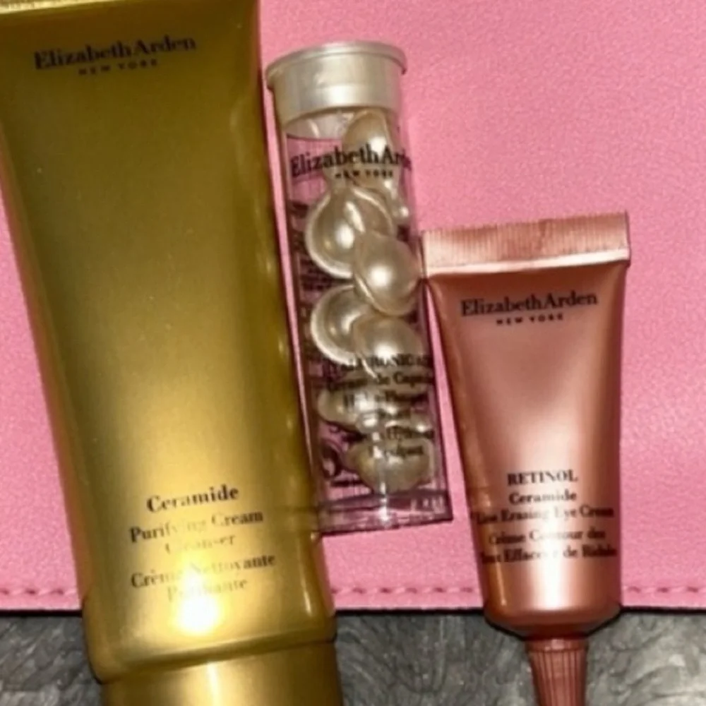 ELIZABETH ARDEN - NWOT Makeup Bag & 3 Travel Size Ceramide Products $140 Value